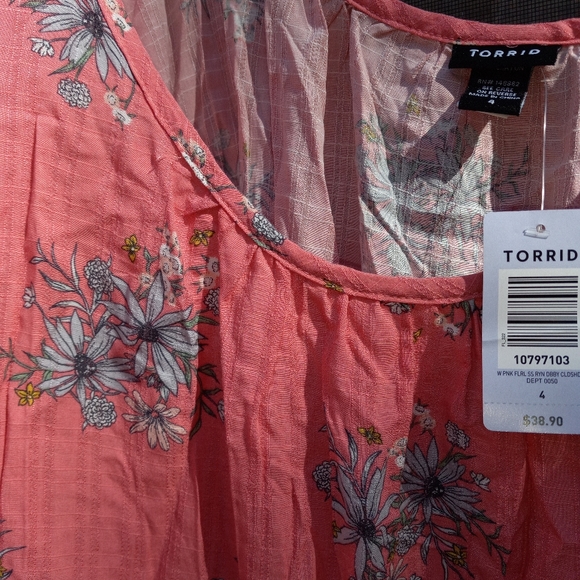 Torrid Top size 4 NWT. - Picture 4 of 4
